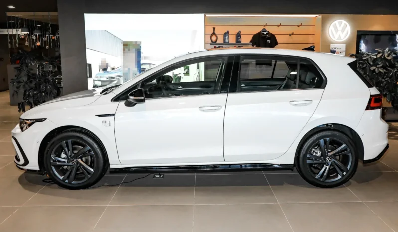 
								Volkswagen Golf 2024 full									
