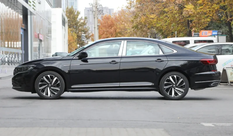 
								Volkswagen Passat 2024 full									