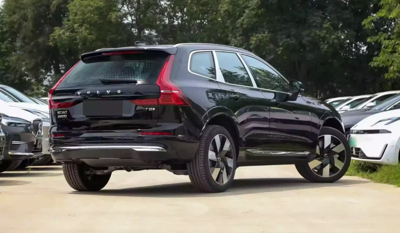 
								Volvo XC60 PHEV full									
