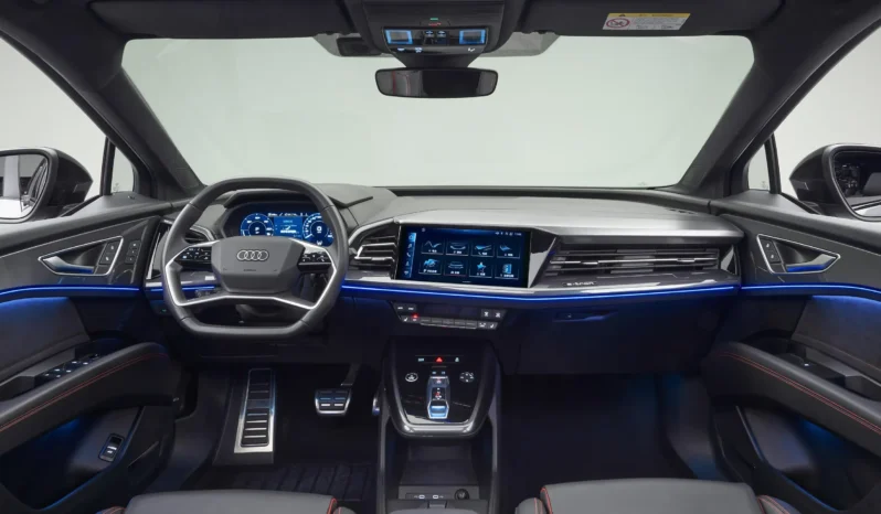 
								Audi Q5 e-tron full									